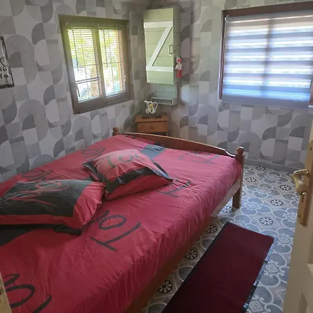 Chalet Piscine Chauffee Et Couverte *